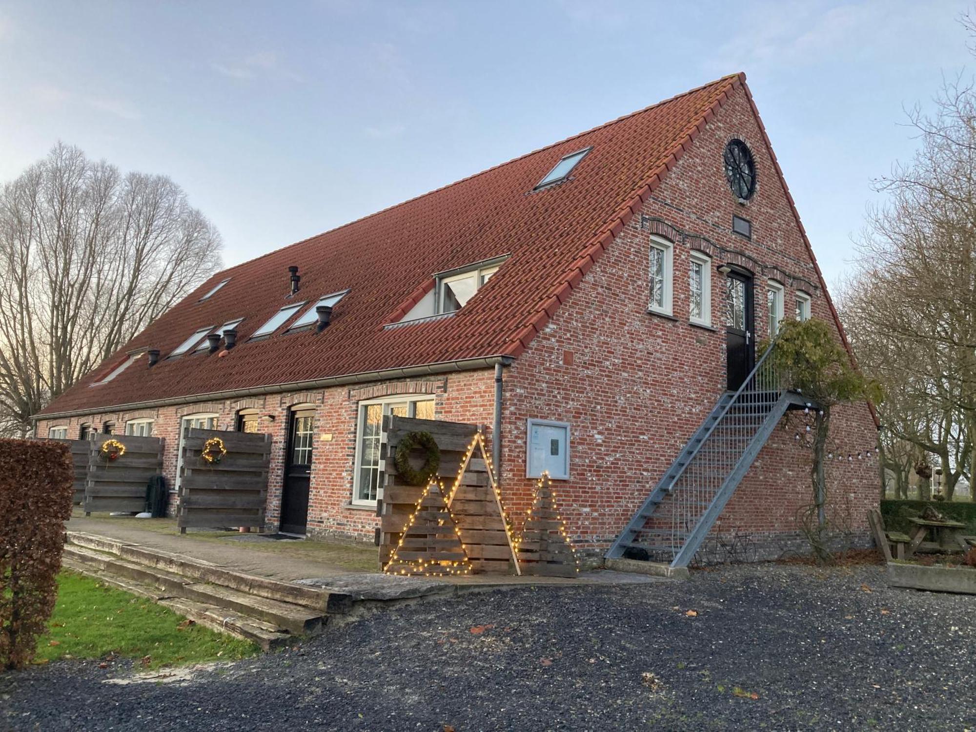 Accommodatie In Herbouwde Boerenschuur Koestal Retranchement Exteriör bild